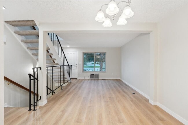 Foto del edificio - Adorable and Spacious Golden Townhome