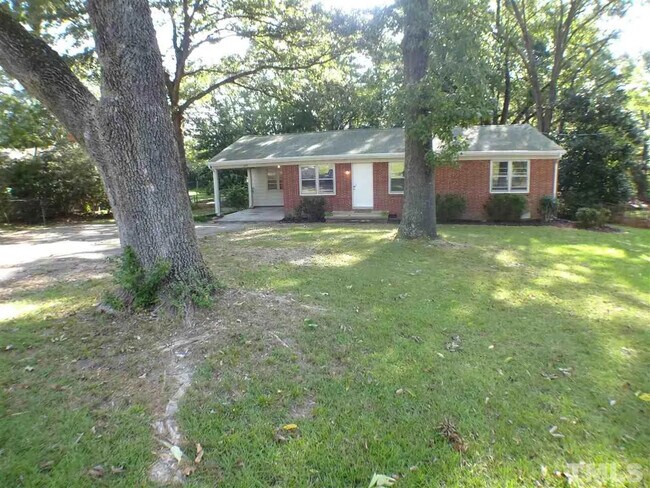 Foto del edificio - Room in House on Sunnybrook Rd