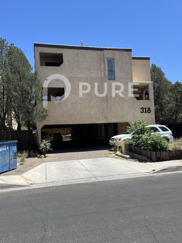 Primary Photo - 318 La Veta Dr