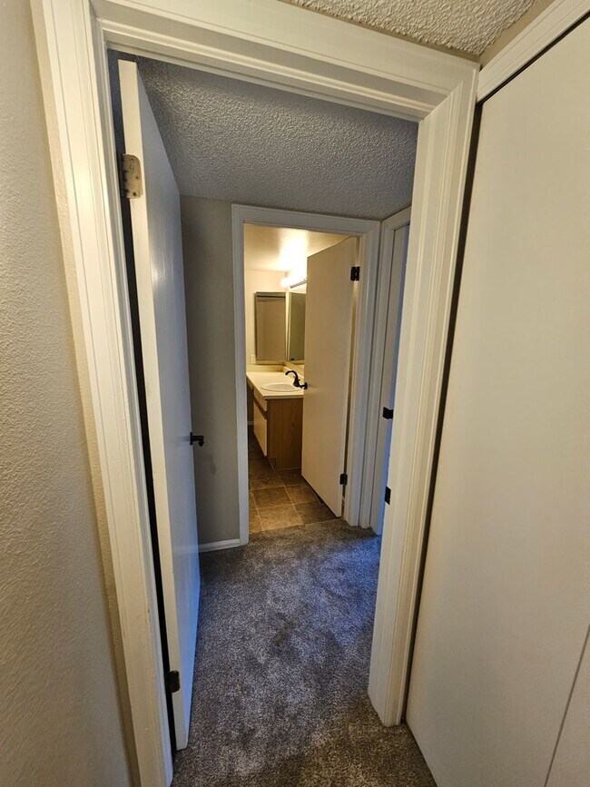 Building Photo - Cozy 2 Bedroom on Moorings Dr