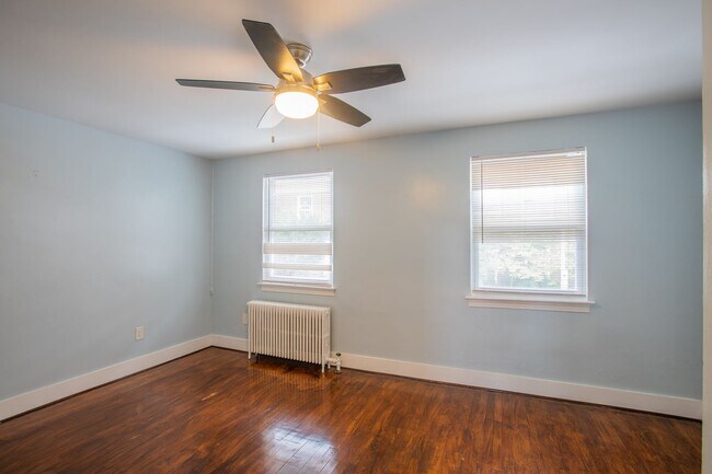 Foto del edificio - 2540 9th St NW