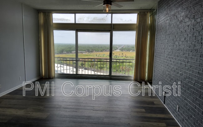 Building Photo - 4600 Ocean Dr
