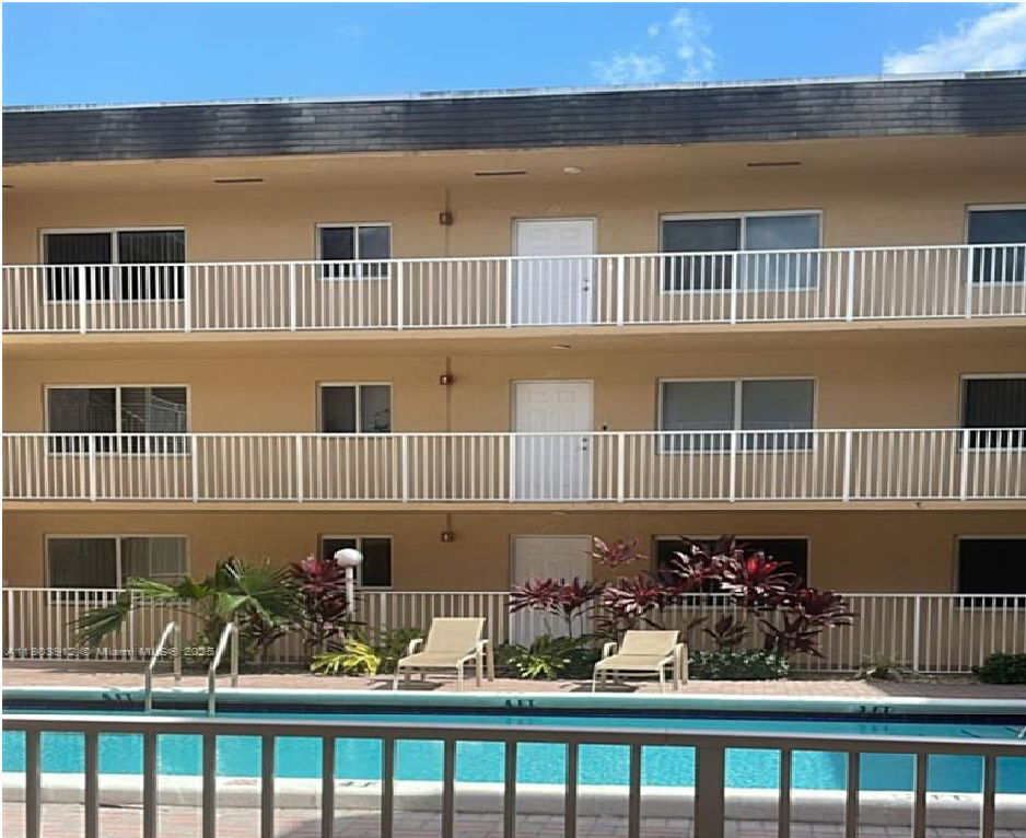 Foto principal - 7910 Taft St