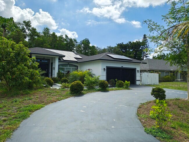 Foto del edificio - 376 SW Tulip Blvd