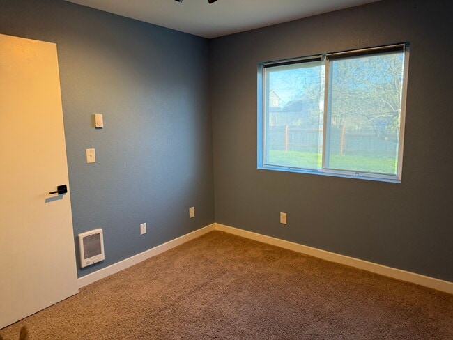 Foto del edificio - 1200 N Cora St