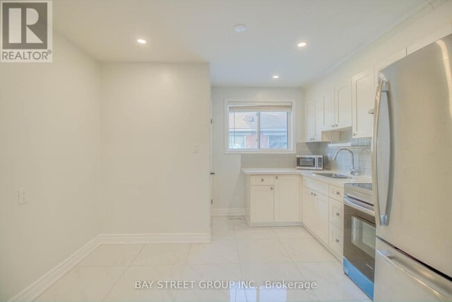 Photo du bâtiment - 65 Davis Rd