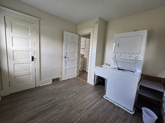 Foto del edificio - 718 W 23rd St