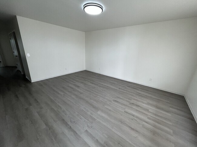 Building Photo - 329 Berry St