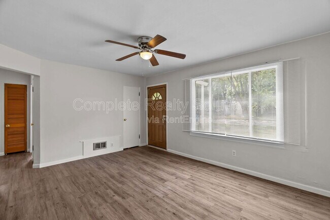 Foto del edificio - 9724 Dennis Dr