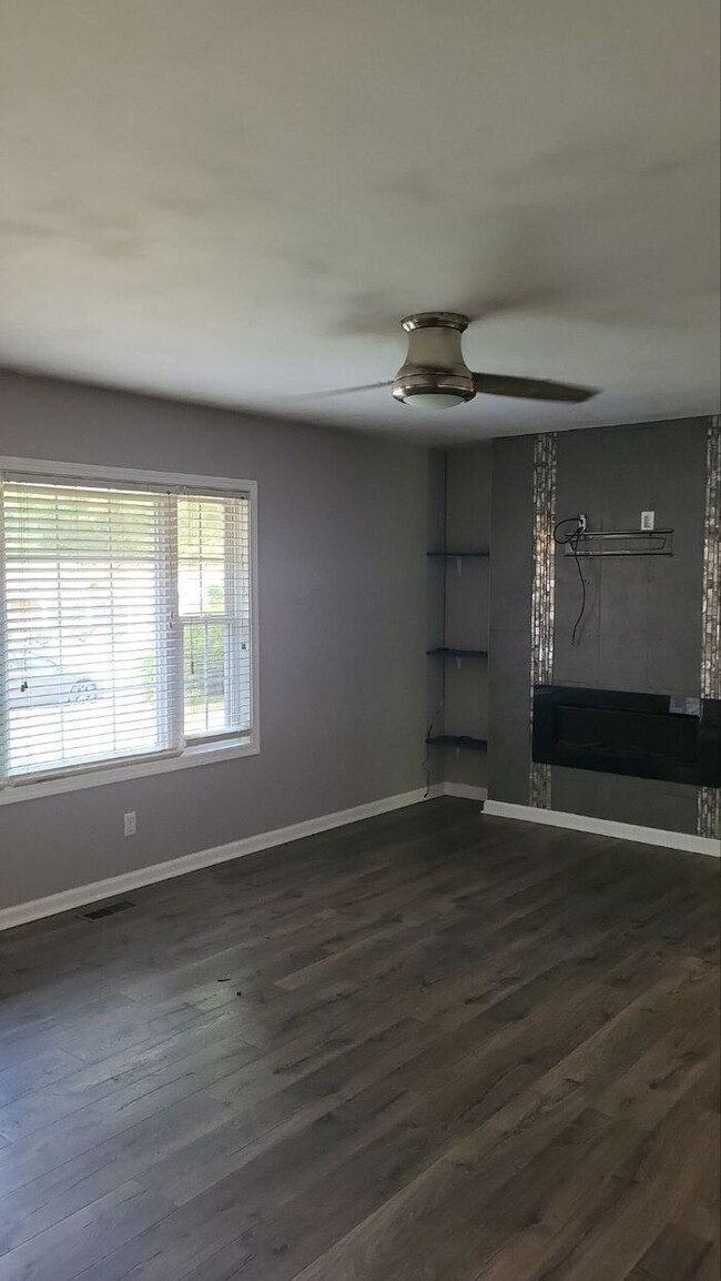 Building Photo - Updated Xenia Ranch Home!