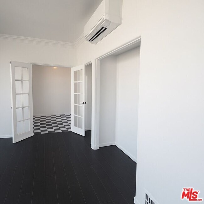 Foto del edificio - 1201 N Crescent Heights Blvd