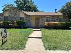 Building Photo - 5017 Walker Dr Building Photo - 5017 Walker Dr