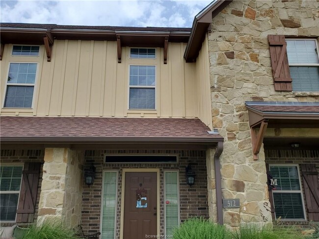 Foto del edificio - 512 Deacon Dr W