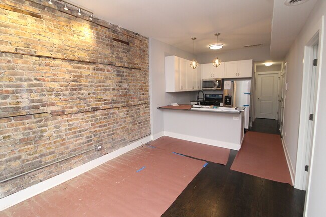 Foto del edificio - 1742 W Division St