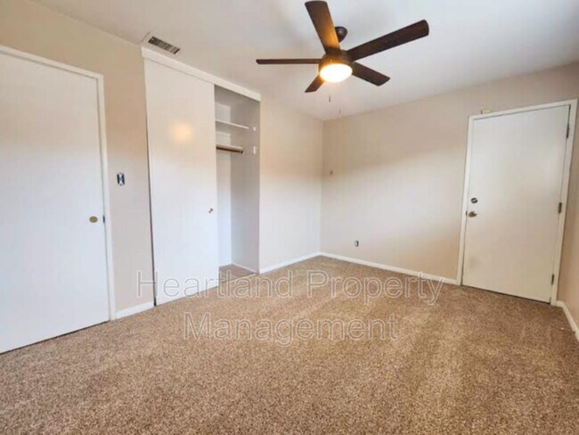 Foto del edificio - 698 Raymond St