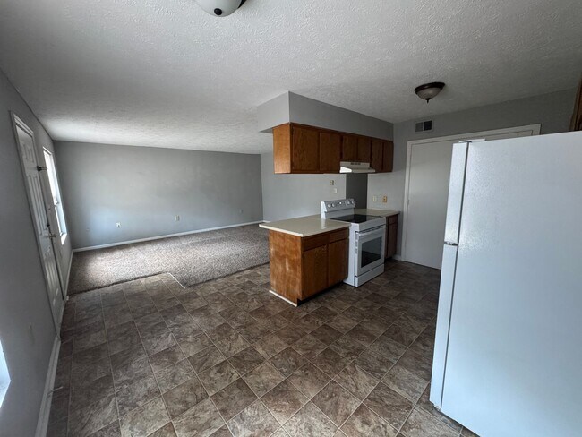 Photo - 167 & 169 Westside Drive Apartment