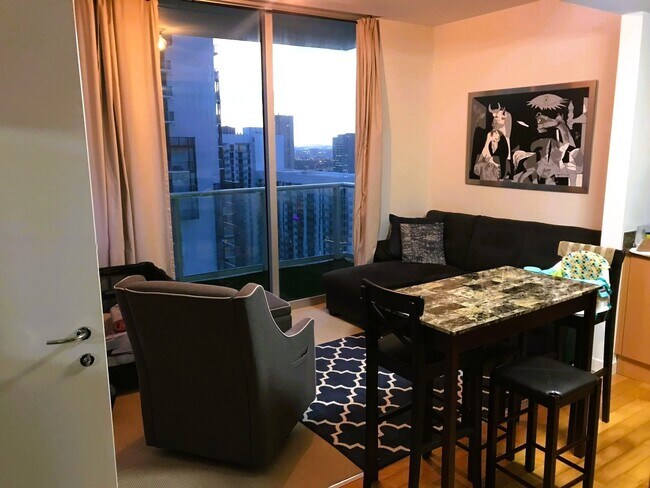 Foto del edificio - 300 S Biscayne Blvd