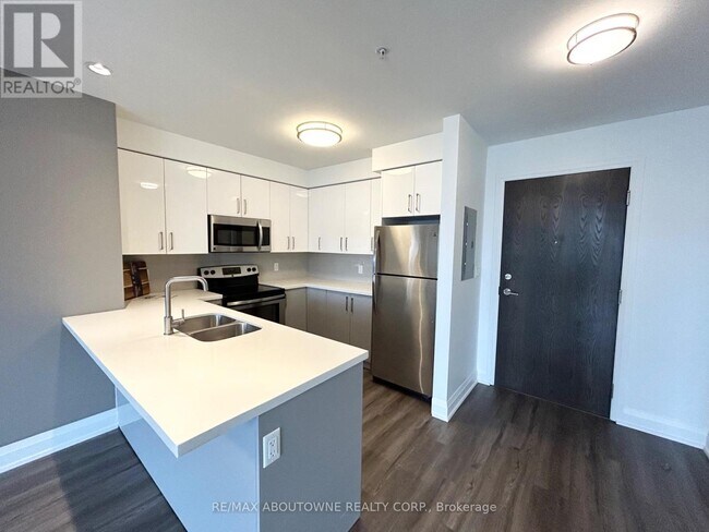 Photo du bâtiment - 460 Belmont Ave W