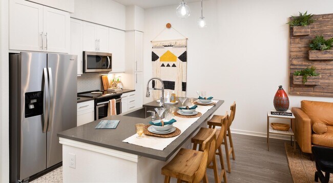 Foto del edificio - Urban Living with a Touch of Class