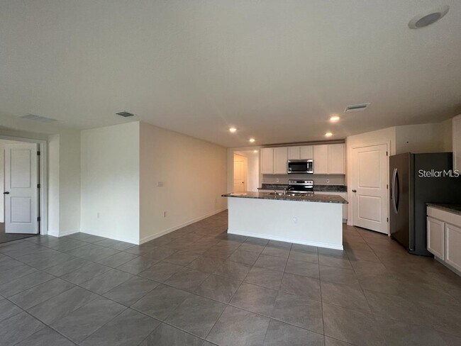 Building Photo - 5015 SW 88th Pl