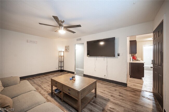 Foto del edificio - 2641 N Arrowhead St