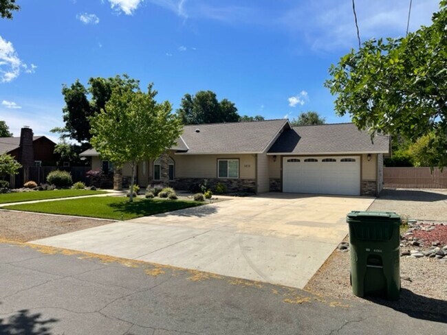 Foto del edificio - 3 Bedroom Home in Mistletoe Neighborhood