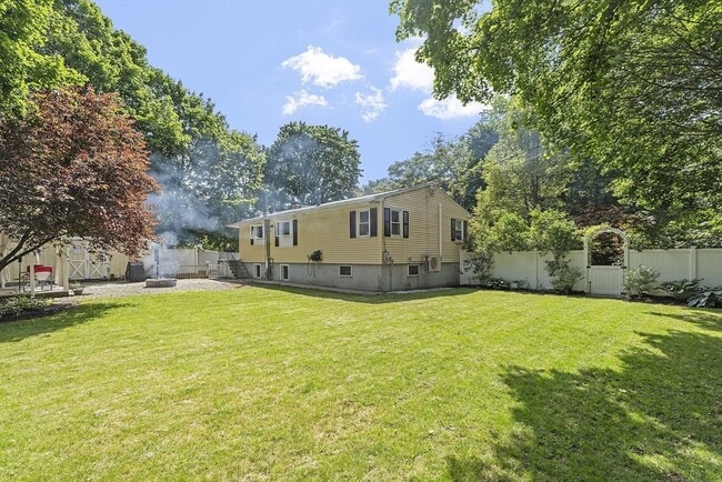 Building Photo - 6 Mackin St