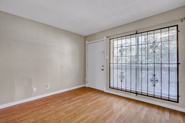 Foto del edificio - 3243 Nacogdoches Rd