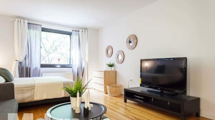 Foto principal - 207 E 27th St