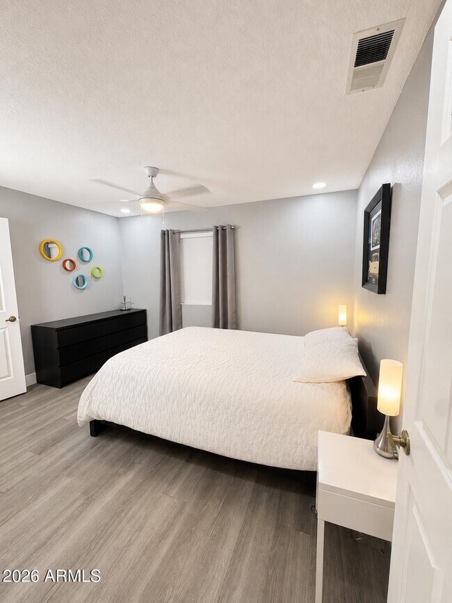 Foto del edificio - 1440 N Idaho Rd