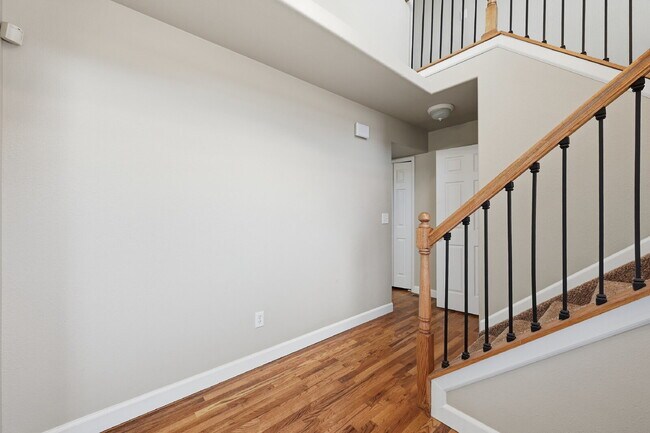 Foto del edificio - $2,620.95 with $300 off the first month's rent, 5 Beds - 3.5 Bath, Single Family Home in Colorado...