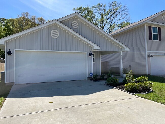Building Photo - Charming 3 Bedroom in North Pensacola