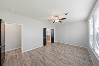 Building Photo - 6161 White Oak Leaf Lp