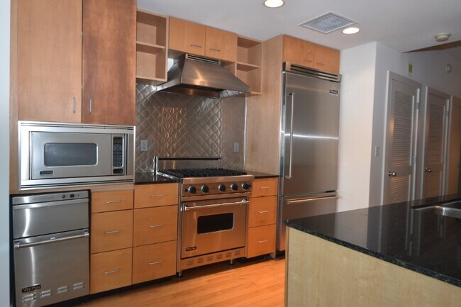 Foto del edificio - 1208 E Kennedy Blvd