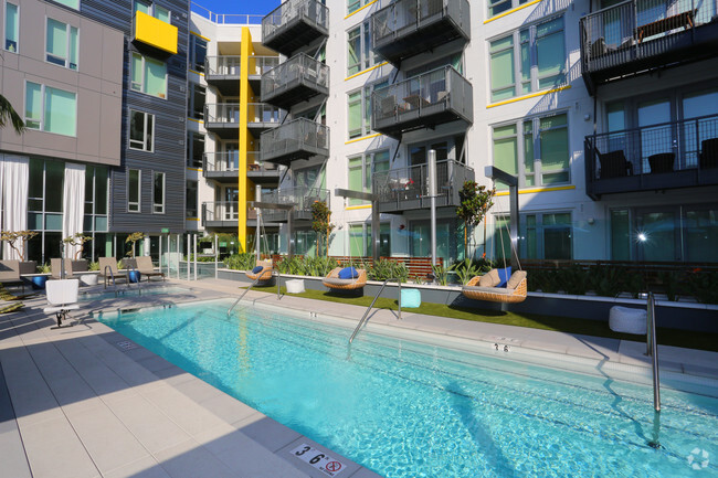 Piscina - mResidences Olympic & Olive