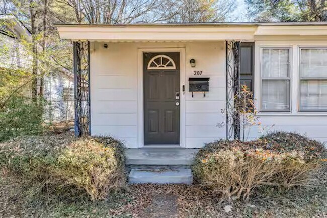 Building Photo - Charming 3BR Near Mississippi State – Great Location!