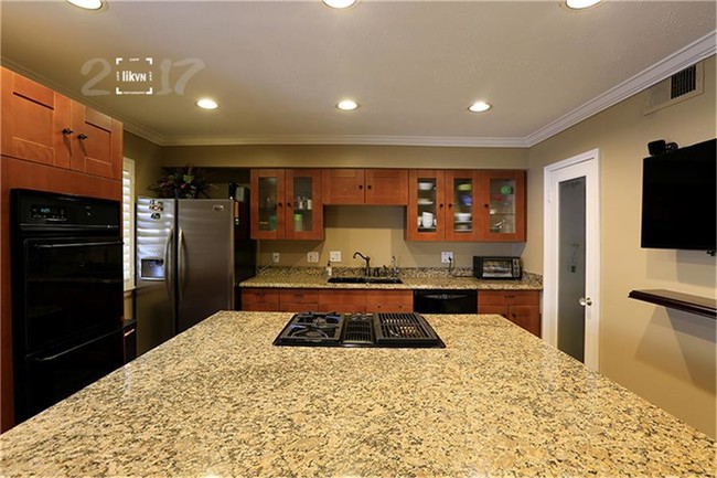 Building Photo - 2415 Briar Ridge Dr