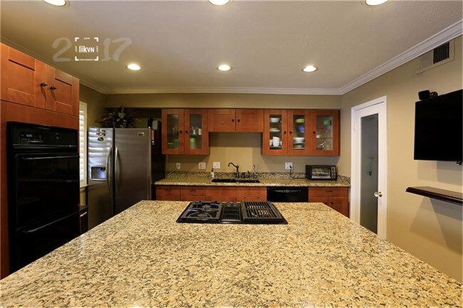 Foto del edificio - 2415 Briar Ridge Dr