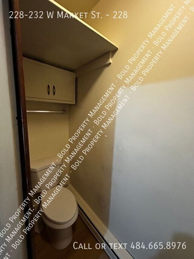 Foto del edificio - 228-232 W Market St.-228