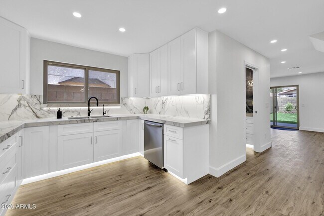 Building Photo - 4760 W Wahalla Ln