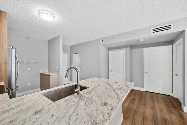 Foto del edificio - 5091 NW 7th St