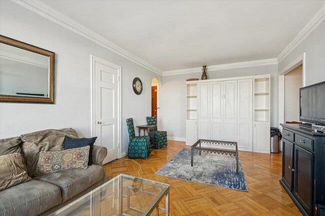 Building Photo - 2000 N Lincoln Park W