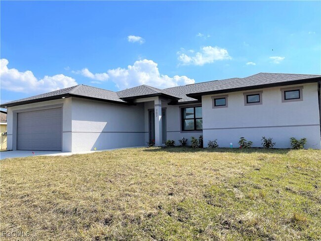 Foto del edificio - 702 Kismet Pkwy E