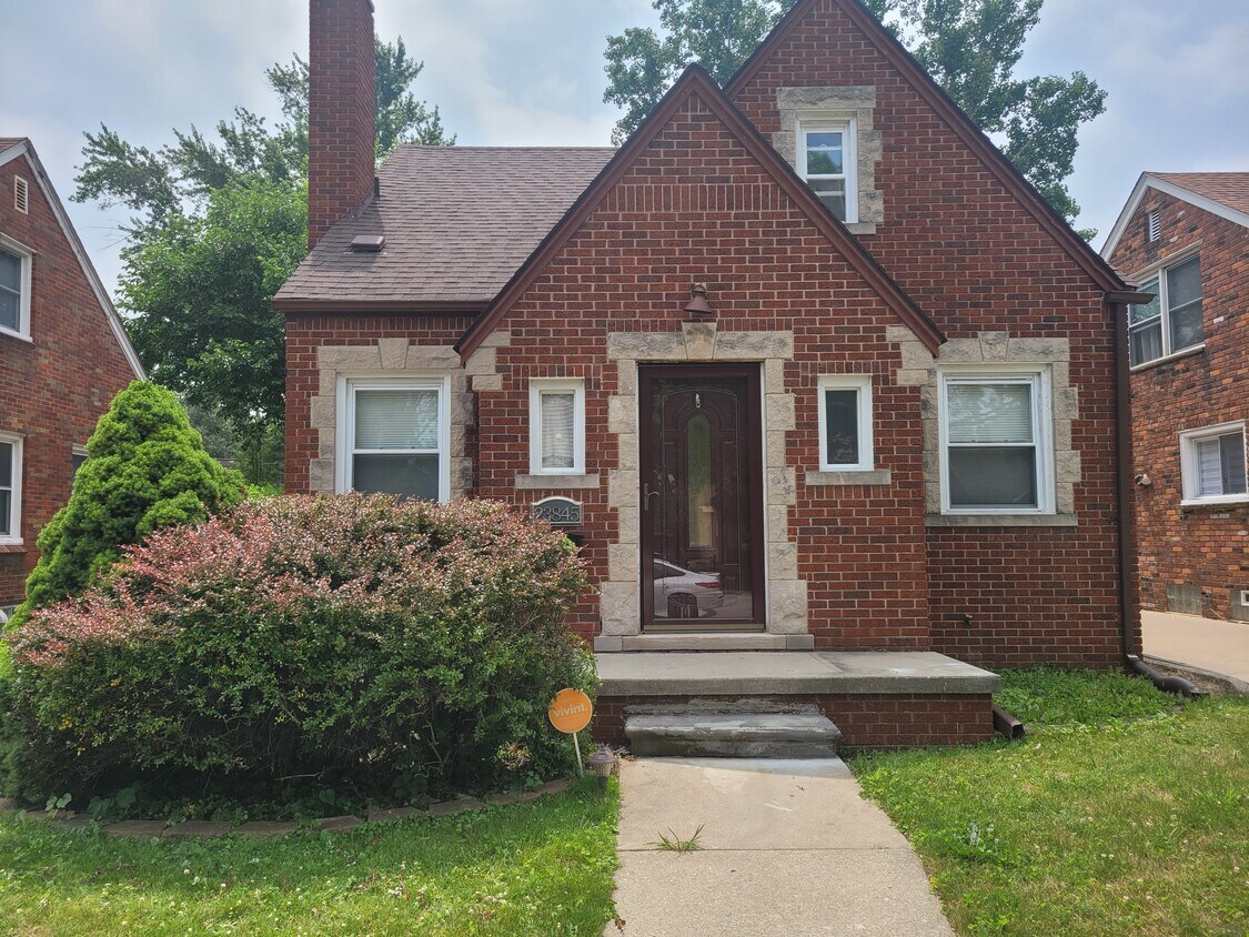 Foto principal - 23845 Wilson Ave