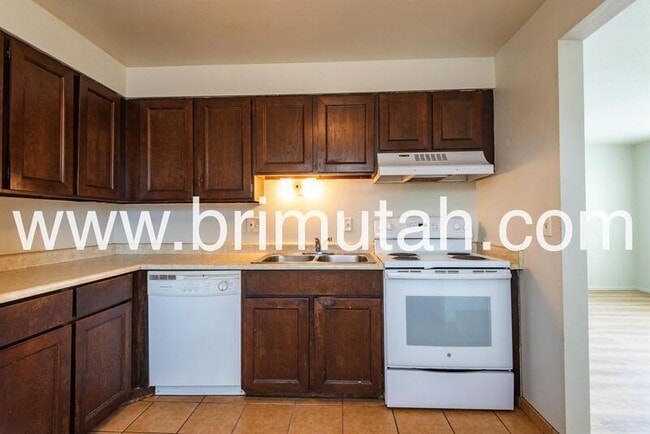 Building Photo - 2045 S 2200 E