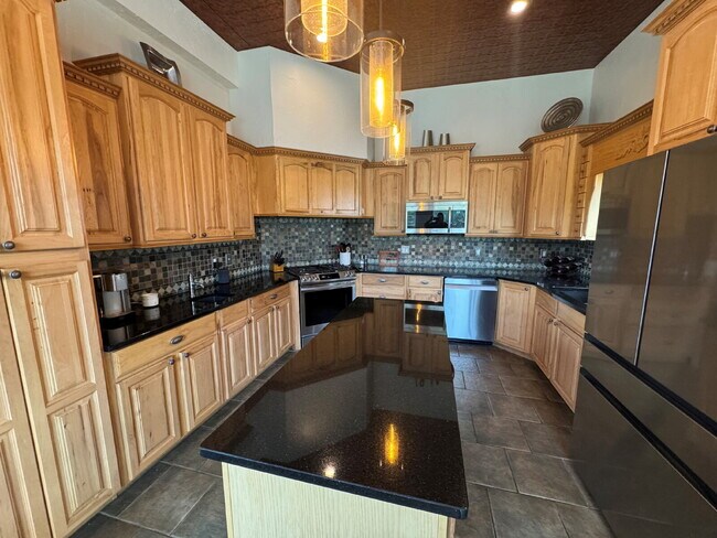 Building Photo - "Charming 4-Bed Oasis with 3 Full Baths and 2,275 Sq Ft of Comfort in Evergreen, CO!"