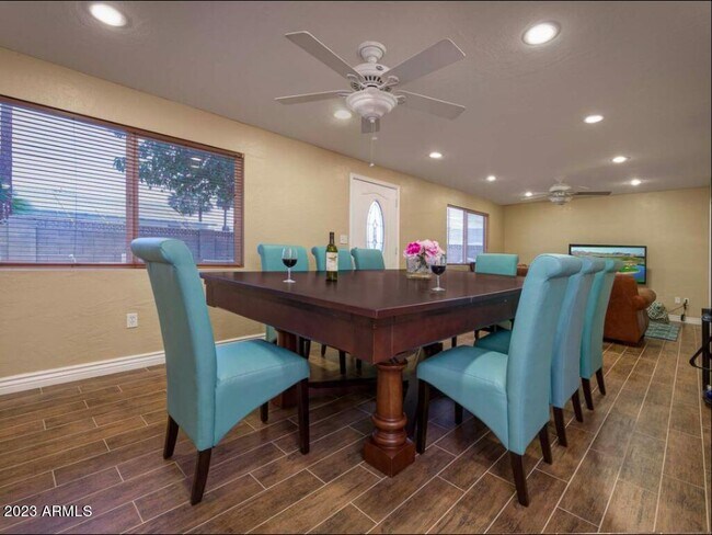 Foto del edificio - 8113 E Amelia Ave