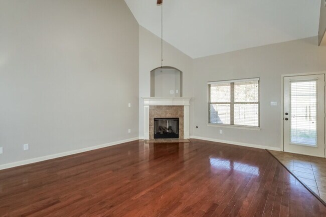 Building Photo - 15 Willow Springs Ln