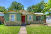 Foto principal - UT PRE-LEASE: 4 bed/2 bath North Campus ho...