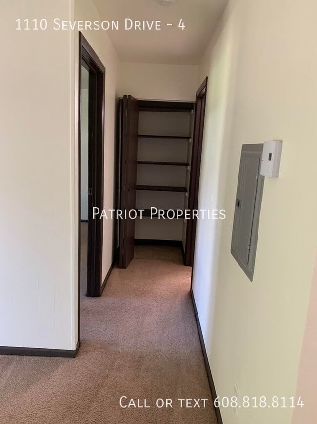 Building Photo - 1 bedroom/ 1 bath apartment in Sun Prairie...